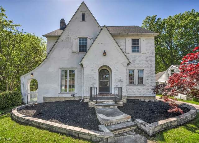 Property at 531 Lindbergh Blvd, Berea, OH 44017, 4 beds, 1.5 baths