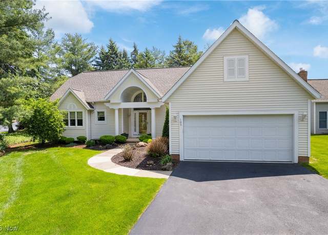 Property at 105 Barkwood Dr, Wadsworth, OH 44281, 3 beds, 2.5 baths
