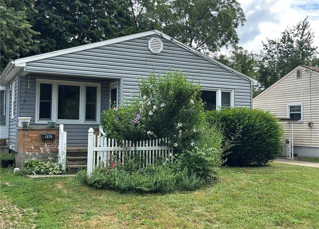 Property at 1575 Highview Ave, Akron, OH 44301, 3 beds, 1 bath