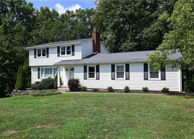 Property at 290 Montridge Dr, Canfield, OH 44406, 3 beds, 2 baths