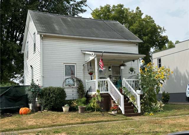 Property at 100 Park Ave SE, Carrollton, OH 44615, 3 beds, 1 bath