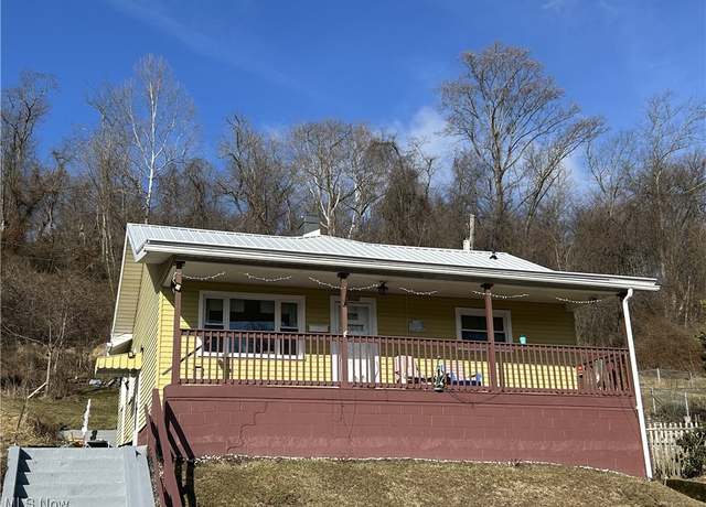 Property at 3133 Elm St, Weirton, WV 26062, 3 beds, 1 bath