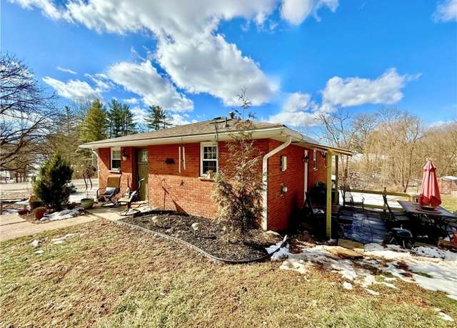 Property at 5656 Dupont Rd, Parkersburg, WV 26101, 3 beds, 2 baths