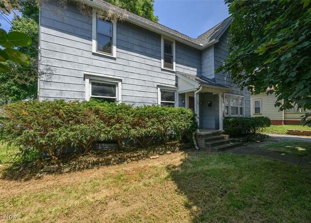 Property at 325 W Maple St, North Canton, OH 44720, 3 beds, 1.5 baths