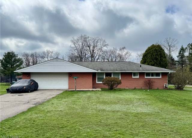 Property at 10962 Olmar Dr, Chardon, OH 44024, 3 beds, 2 baths