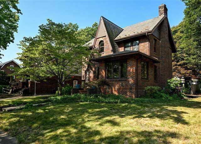 Property at 520 S Firestone Blvd, Akron, OH 44301, 3 beds, 1.5 baths