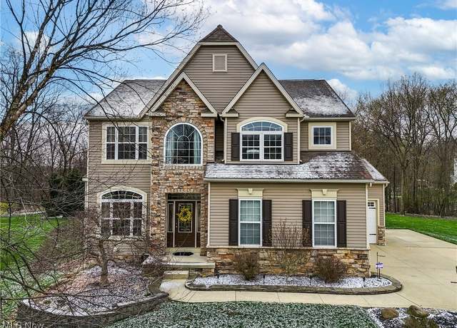 Property at 5843 Glen Eagles Dr, Medina, OH 44256, 4 beds, 3 baths