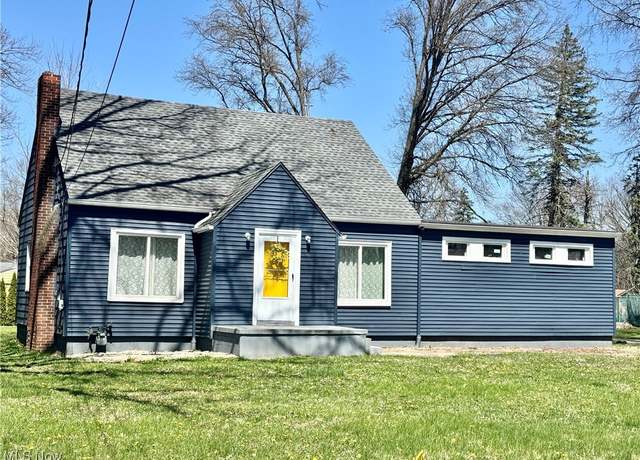 Property at 160 Euclid Blvd, Youngstown, OH 44505, 4 beds, 2.5 baths