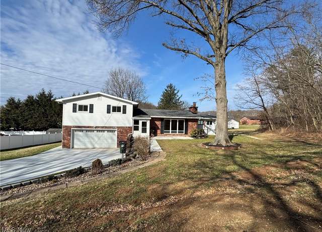 Property at 943 Pine St, Belpre, OH 45714, 3 beds, 3.5 baths
