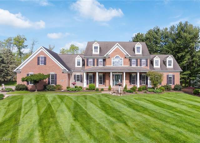 Property at 10531 Schlabach Ave NE, Hartville, OH 44632, 5 beds, 4.5 baths