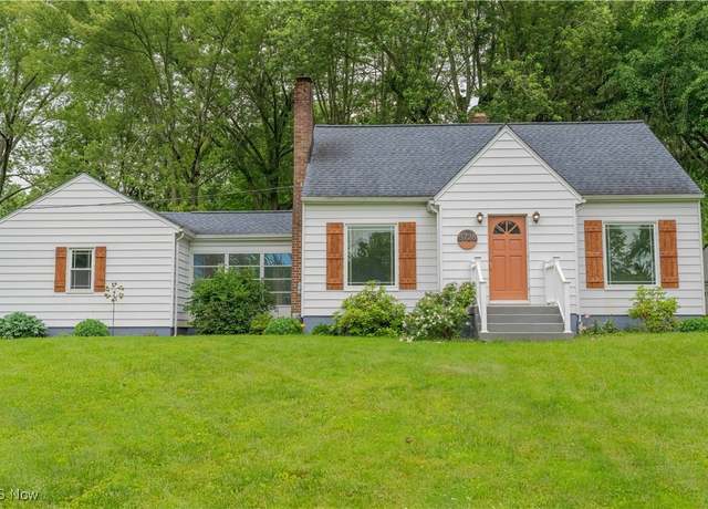 Property at 5728 Dailey Rd, New Franklin, OH 44319, 3 beds, 1.5 baths