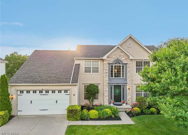Property at 5408 Montville Dr, Medina, OH 44256, 4 beds, 3.5 baths