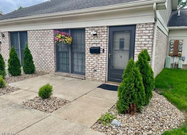Property at 1634 Westhampton Dr, Austintown, OH 44515, 2 beds, 1 bath