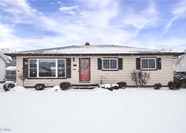 Property at 324 E Parkleigh Dr, Seven Hills, OH 44131, 3 beds, 2 baths