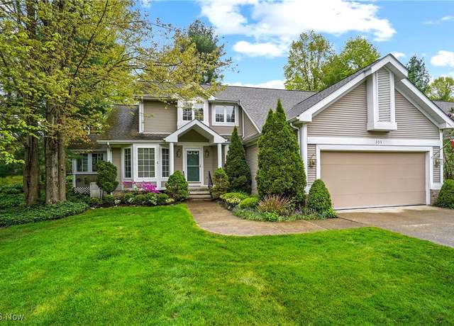 Property at 303 Greenway Dr, Chardon, OH 44024, 3 beds, 2.5 baths