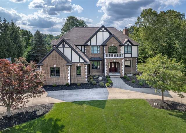 Property at 3924 Meadowvale Dr, Akron, OH 44333, 4 beds, 4 baths