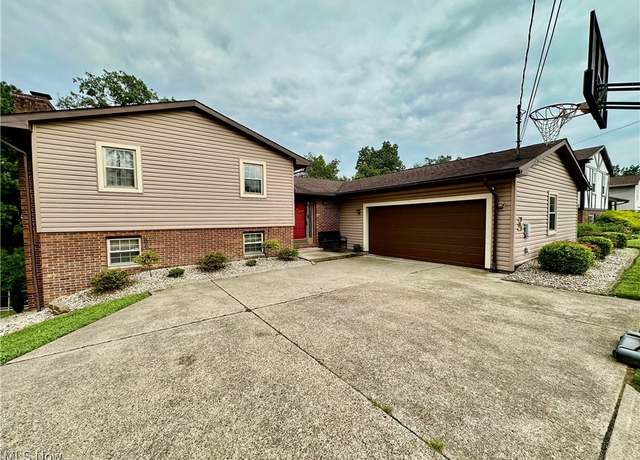 Property at 24 Oak Cir, Parkersburg, WV 26101, 3 beds, 2.5 baths