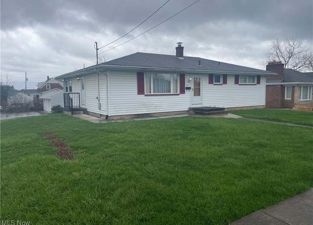 Property at 301 E Howard St, Girard, OH 44420, 3 beds, 1.5 baths