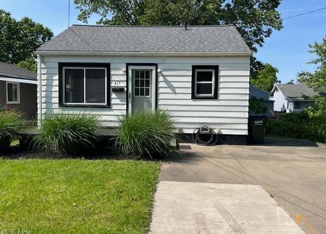 Property at 415 Lincoln Ave, Barberton, OH 44203, 3 beds, 2 baths