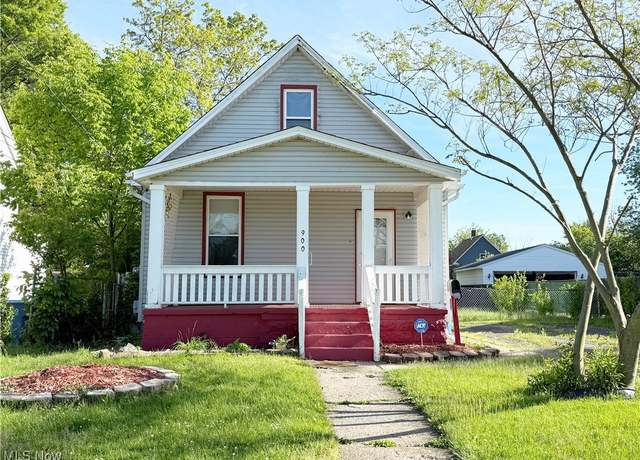 Property at 900 E 34th St, Lorain, OH 44055, 3 beds, 1 bath