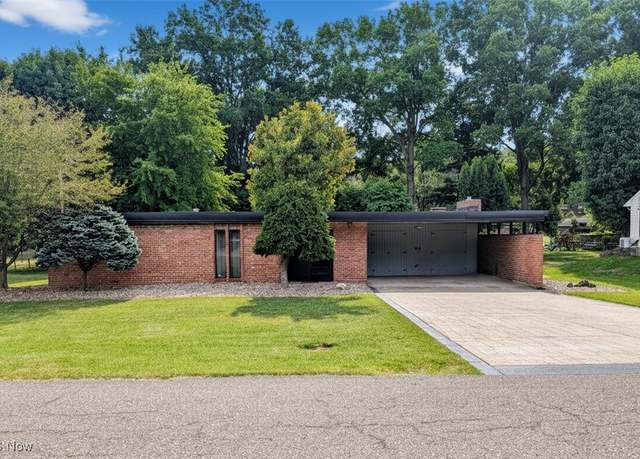 Property at 206 Lee Ave, Marietta, OH 45750, 3 beds, 2 baths
