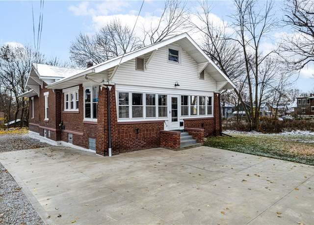 Property at 613 Wooster Rd N, Barberton, OH 44203, 3 beds, 1 bath
