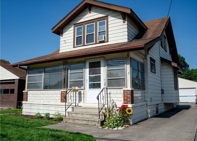 Property at 196 31st St SW, Barberton, OH 44203, 3 beds, 2 baths