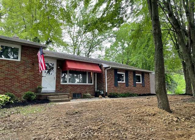 Property at 4685 Echoglenn St NW, North Canton, OH 44720, 4 beds, 2 baths
