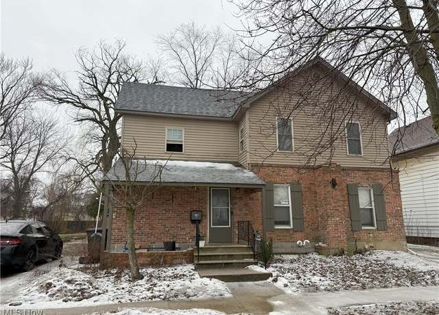 Property at 140 School St, Elyria, OH 44035, 5 beds, 3 baths