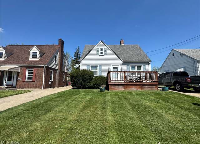 Property at 2020 Medford Ave, Youngstown, OH 44512, 3 beds, 2 baths