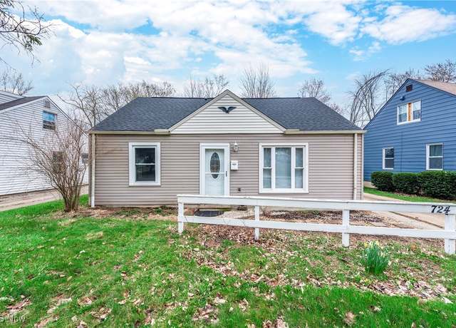 Property at 724 Shelley Pkwy, Berea, OH 44017, 3 beds, 2 baths