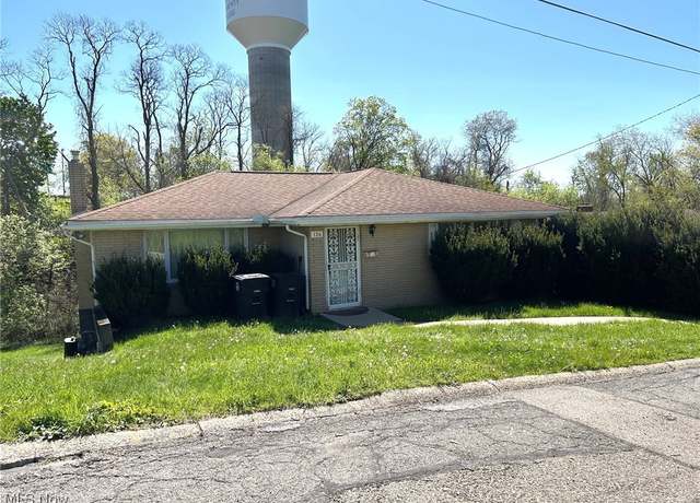 Property at 136 Cunningham Dr, Steubenville, OH 43952, 3 beds, 2 baths