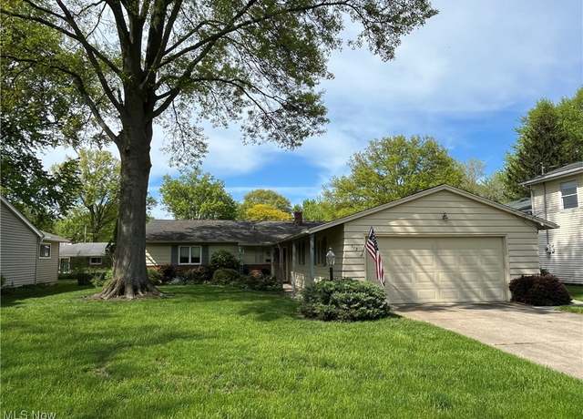 Property at 319 Robin Dr, Berea, OH 44017, 3 beds, 2 baths