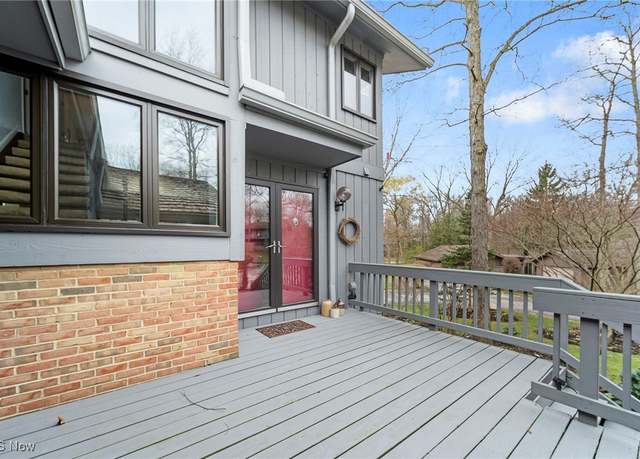 Property at 615-13 Russet Woods Ln, Aurora, OH 44202, 4 beds, 3.5 baths