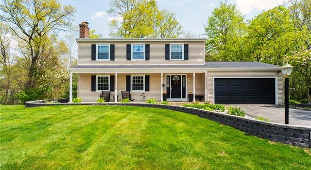 Photo of 410 Hickory Hollow Dr, Canfield, OH 44406