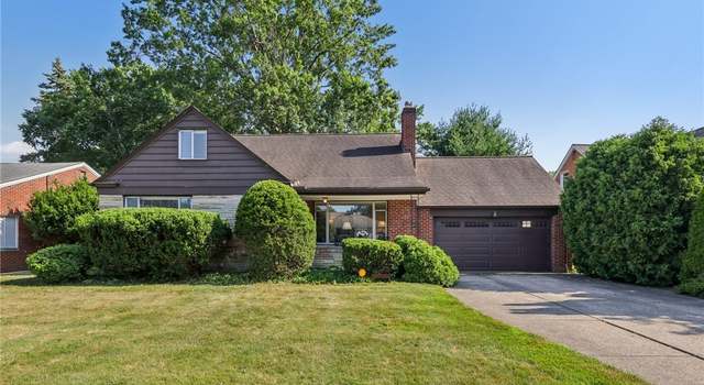 Photo of 21941 Robinhood Ave, Fairview Park, OH 44126