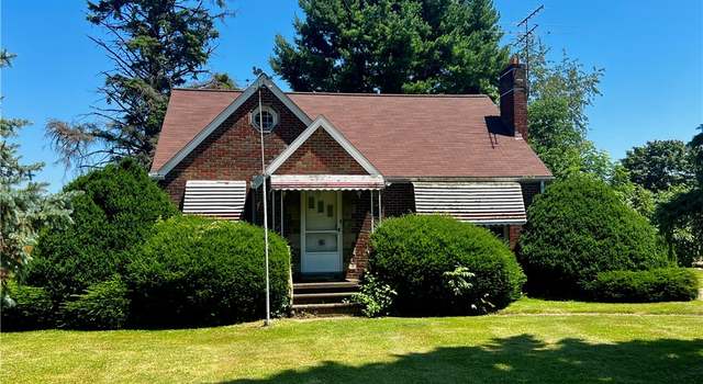Photo of 321 S Lake St, Amherst, OH 44001