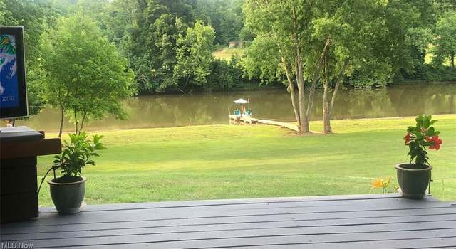 Photo of 1645 Hebron Rd, St Marys, WV 26170