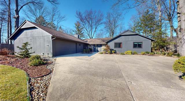 Photo of 10040 Shale Brook Ct, Strongsville, OH 44149