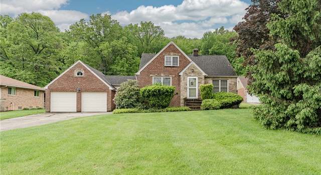 Photo of 196 E Ridgewood Dr, Seven Hills, OH 44131