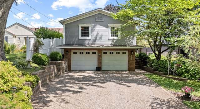 Photo of 210 Sycamore Dr NW, North Canton, OH 44720