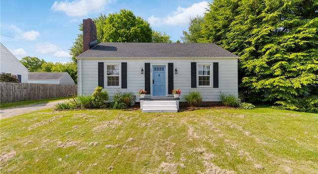 Photo of 120 Woodland St SW, Hartville, OH 44632