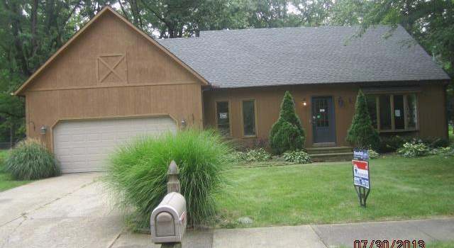 Photo of 533 Cove Beach Ave, Sheffield Lake, OH 44054