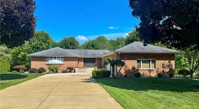 Photo of 365 Sunset Dr, Brookfield, OH 44403