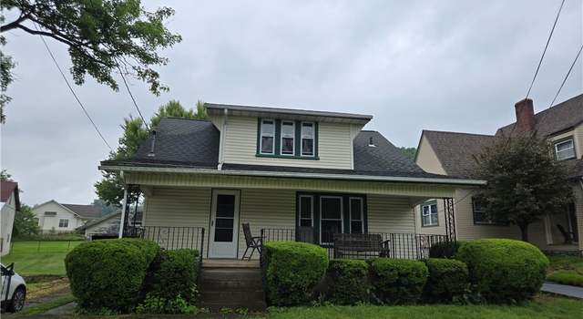 Photo of 898 E Jackson St, Millersburg, OH 44654