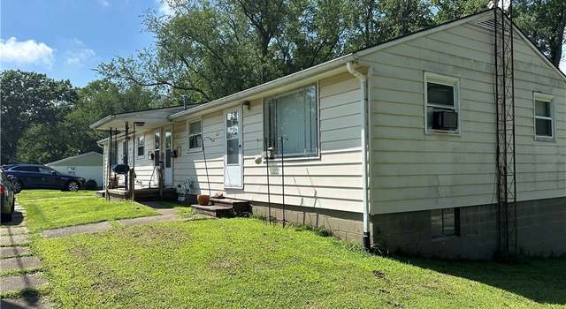 Photo of 607 Harrison St, Louisville, OH 44641