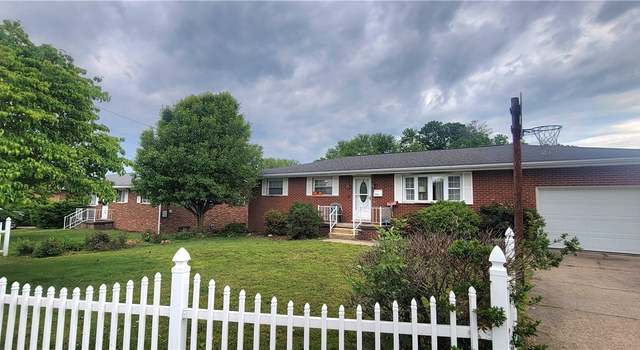 Photo of 2126 Mctaggart St, Belpre, OH 45714