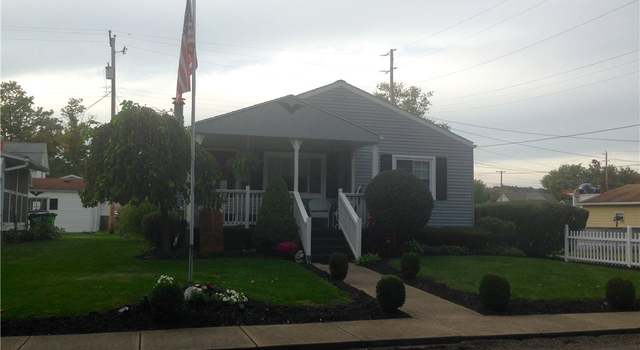Photo of 224 Oak St, Uhrichsville, OH 44683