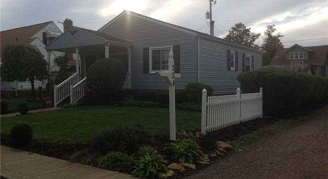 Photo of 224 Oak St, Uhrichsville, OH 44683