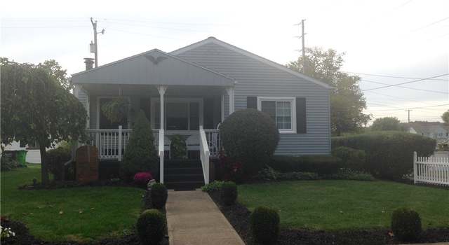 Photo of 224 Oak St, Uhrichsville, OH 44683
